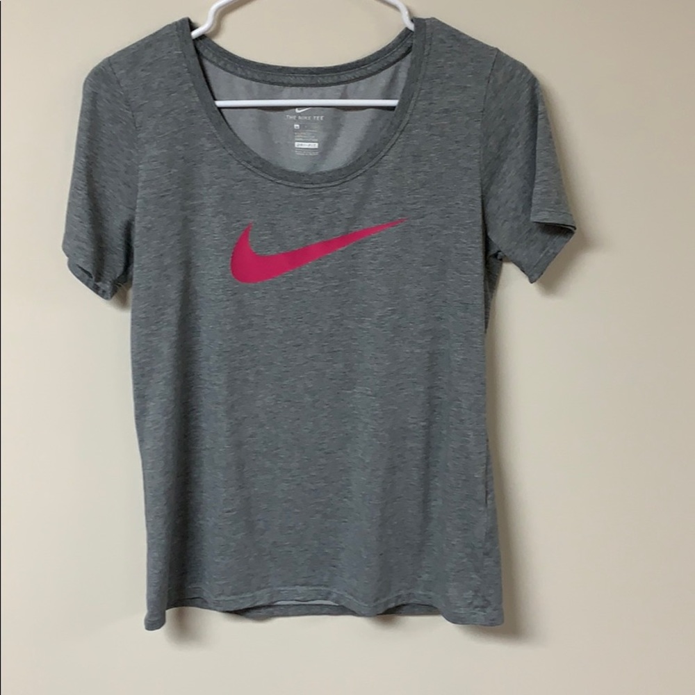 Women’s Nike T-shirt
